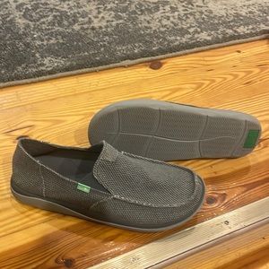 Sanuk size 10 Grey